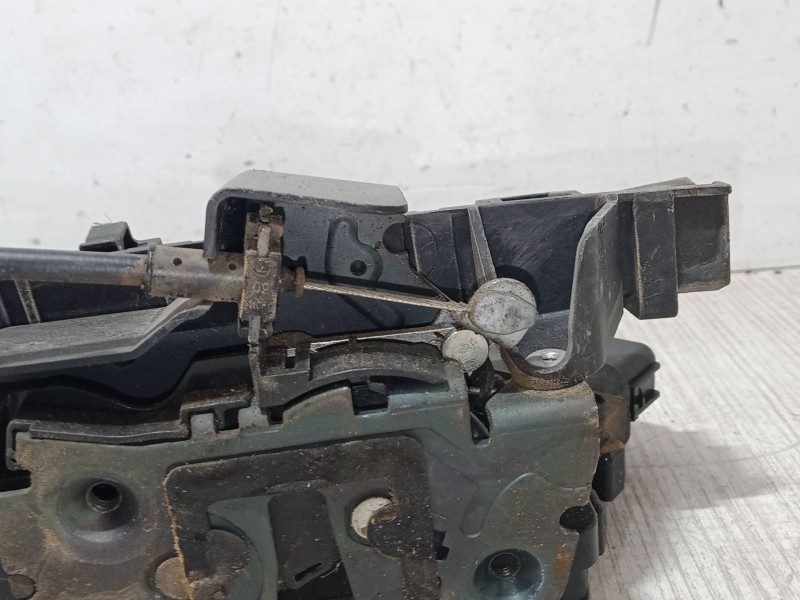 Recambio de cerradura puerta delantera derecha para ford focus ii (da_, hcp, dp) 1.6 tdci referencia OEM IAM 240021300  