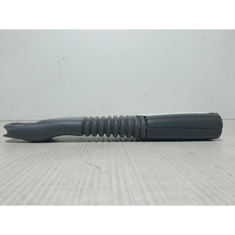 Recambio de anclaje cinturon delantero izquierdo para fiat bravo i (182_) 1.4 (182.ag) referencia OEM IAM C166-8A07 10439181 