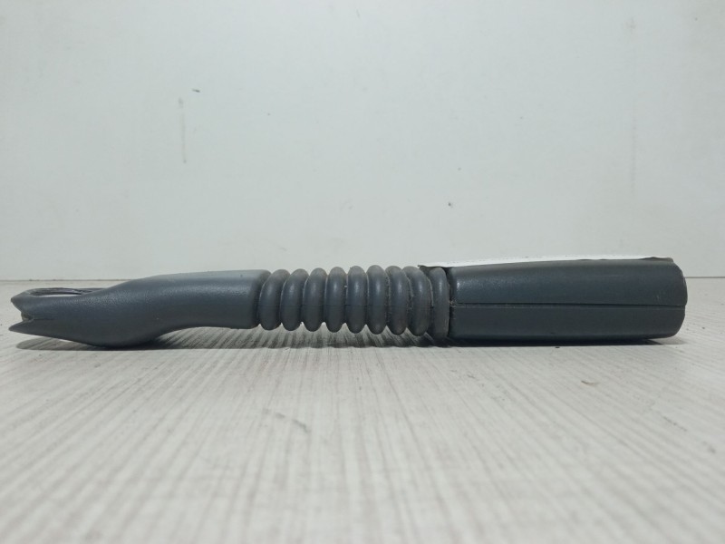 Recambio de anclaje cinturon delantero izquierdo para fiat bravo i (182_) 1.4 (182.ag) referencia OEM IAM C166-8A07 10439181 