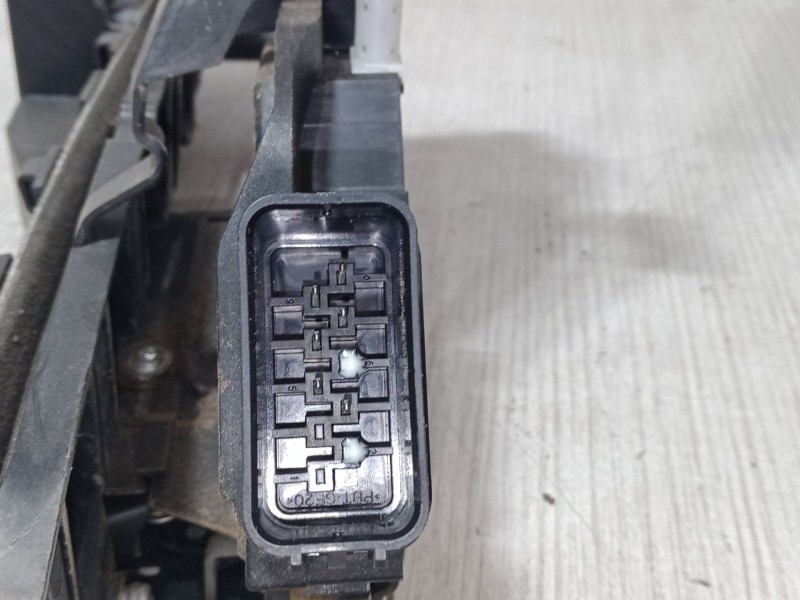 Recambio de cerradura puerta delantera derecha para ford focus ii (da_, hcp, dp) 1.6 tdci referencia OEM IAM 240021300  