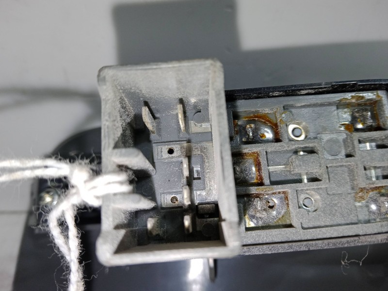 Recambio de mando elevalunas trasero izquierdo para chevrolet lacetti (j200) 2.0 d referencia OEM IAM 612W21020   Recambio de mando elevalunas trasero izquierdo para chevrolet lacetti (j200) 2.0 d referencia OEM IAM 612W21020