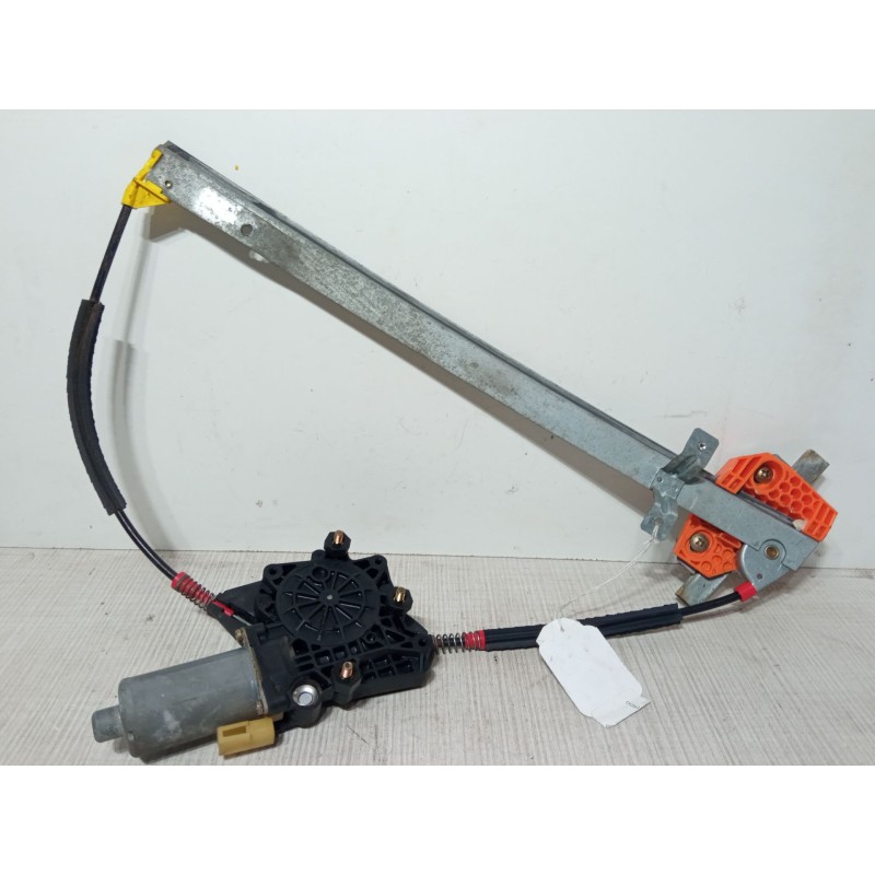 Recambio de elevalunas electrico delantero izquierdo para ford fiesta iv (ja_, jb_) 1.25 i 16v referencia OEM IAM 0130821682  