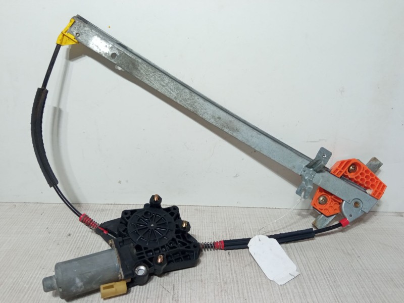 Recambio de elevalunas electrico delantero izquierdo para ford fiesta iv (ja_, jb_) 1.25 i 16v referencia OEM IAM 0130821682  