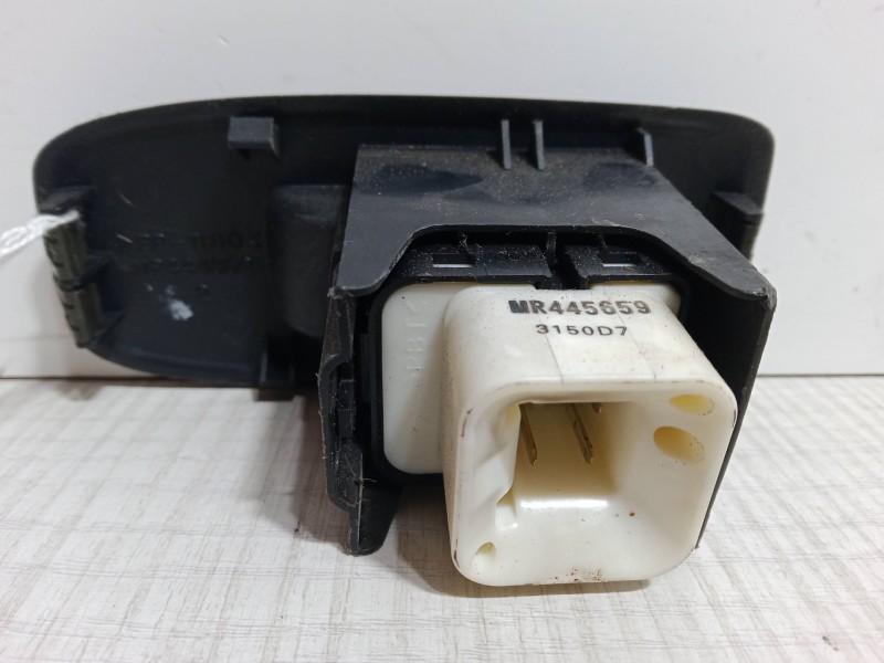 Recambio de mando elevalunas trasero izquierdo para mitsubishi montero iii canvas top (v6_w, v7_w) 3.2 di-d (v68w, v78w) referen