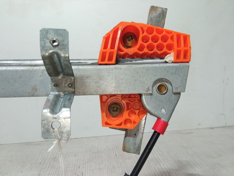 Recambio de elevalunas electrico delantero izquierdo para ford fiesta iv (ja_, jb_) 1.25 i 16v referencia OEM IAM 0130821682  
