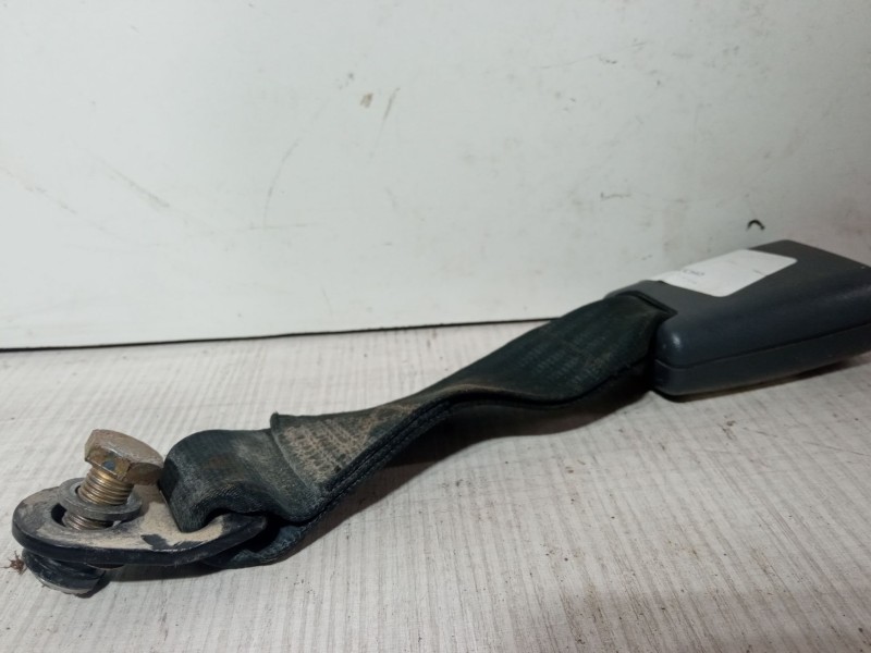 Recambio de anclaje cinturon trasero derecho para fiat bravo i (182_) 1.4 (182.ag) referencia OEM IAM   