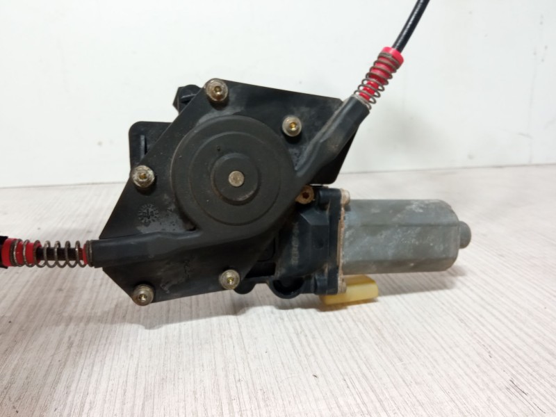 Recambio de elevalunas electrico delantero izquierdo para ford fiesta iv (ja_, jb_) 1.25 i 16v referencia OEM IAM 0130821682  