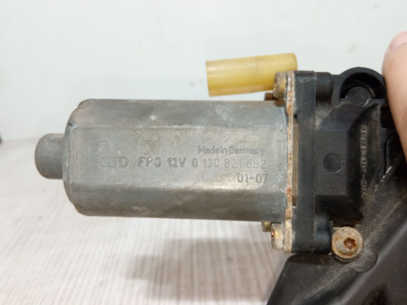 Recambio de elevalunas electrico delantero izquierdo para ford fiesta iv (ja_, jb_) 1.25 i 16v referencia OEM IAM 0130821682  