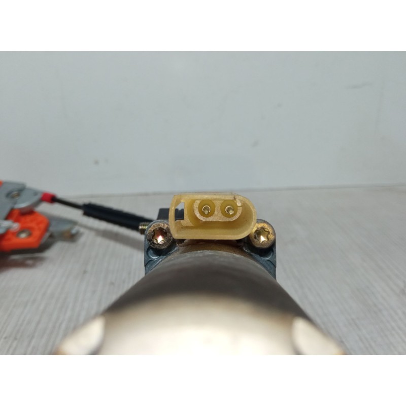 Recambio de elevalunas electrico delantero izquierdo para ford fiesta iv (ja_, jb_) 1.25 i 16v referencia OEM IAM 0130821682  