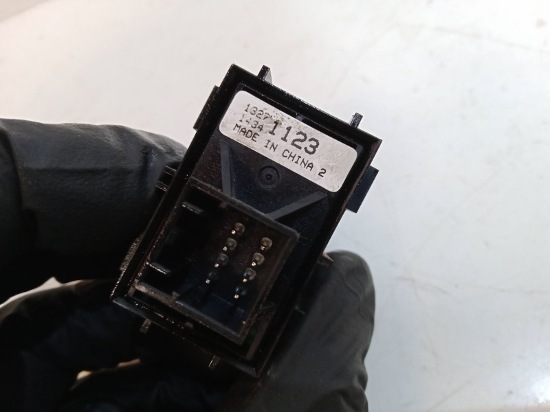 Recambio de boton freno mano para opel meriva b monospace (s10) 1.6 cdti (75) referencia OEM IAM    Recambio de boton freno mano para opel meriva b monospace (s10) 1.6 cdti (75) referencia OEM IAM