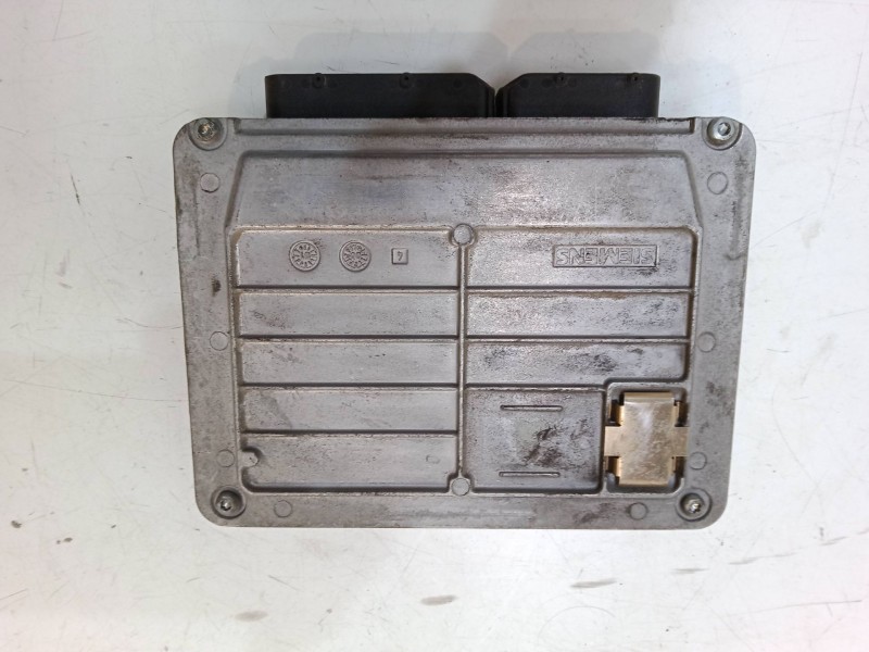 Recambio de centralita motor uce para skoda fabia i (6y2) 1.4 referencia OEM IAM 047906033E  5WP4420210