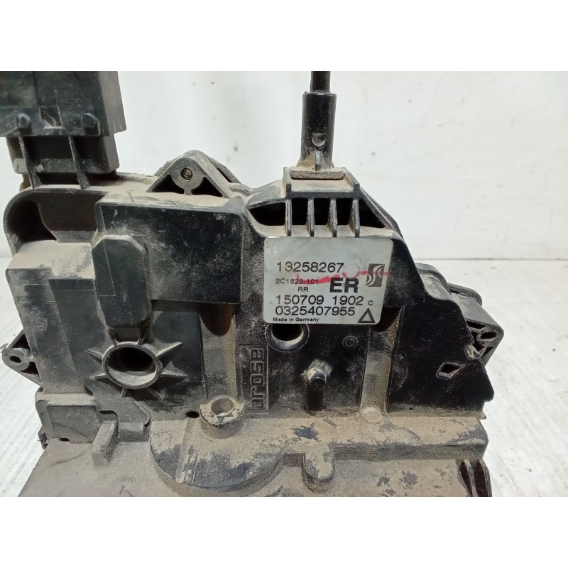Recambio de cerradura puerta trasera derecha para opel corsa d (s07) 1.3 cdti (l08, l68) referencia OEM IAM 13258267  