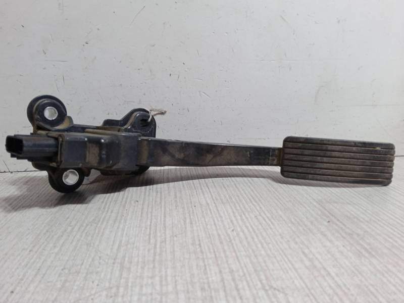 PEDAL ACELERADOR 
