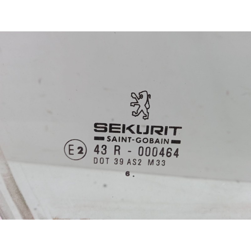Recambio de luna puerta delantera derecha para peugeot 306 hatchback (7a, 7c, n3, n5) 1.9 d referencia OEM IAM    Recambio de luna puerta delantera derecha para peugeot 306 hatchback (7a, 7c, n3, n5) 1.9 d referencia OEM IAM