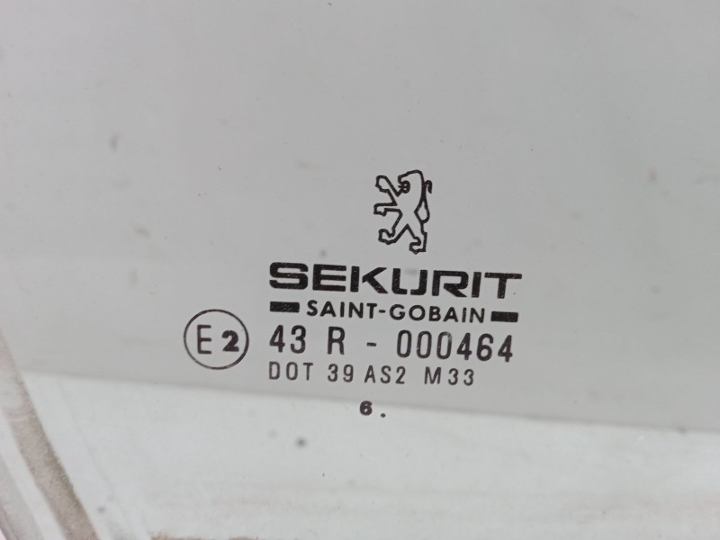 Recambio de luna puerta delantera derecha para peugeot 306 hatchback (7a, 7c, n3, n5) 1.9 d referencia OEM IAM    Recambio de luna puerta delantera derecha para peugeot 306 hatchback (7a, 7c, n3, n5) 1.9 d referencia OEM IAM