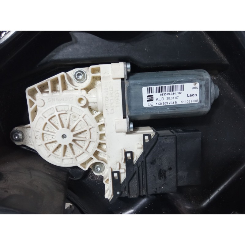 Recambio de elevalunas electrico trasero izquierdo para seat leon (1p1) 1.9 tdi referencia OEM IAM 983599-334/02 1K0 959 703 N 