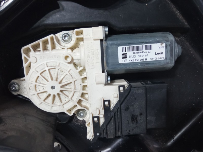 Recambio de elevalunas electrico trasero izquierdo para seat leon (1p1) 1.9 tdi referencia OEM IAM 983599-334/02 1K0 959 703 N 