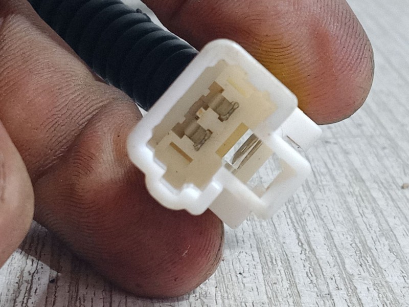 Recambio de anclaje cinturon delantero derecho para kia cee´d (jd) 1.6 gt referencia OEM IAM   