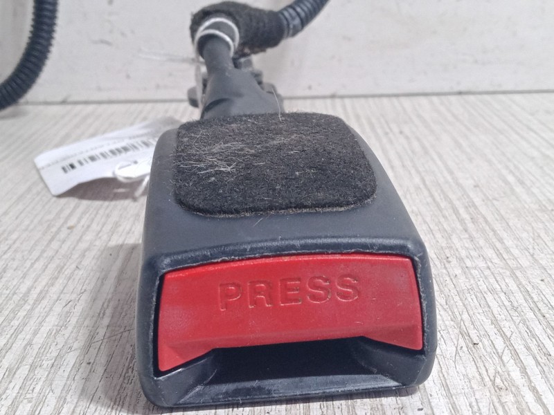 Recambio de anclaje cinturon delantero derecho para kia cee´d (jd) 1.6 gt referencia OEM IAM   