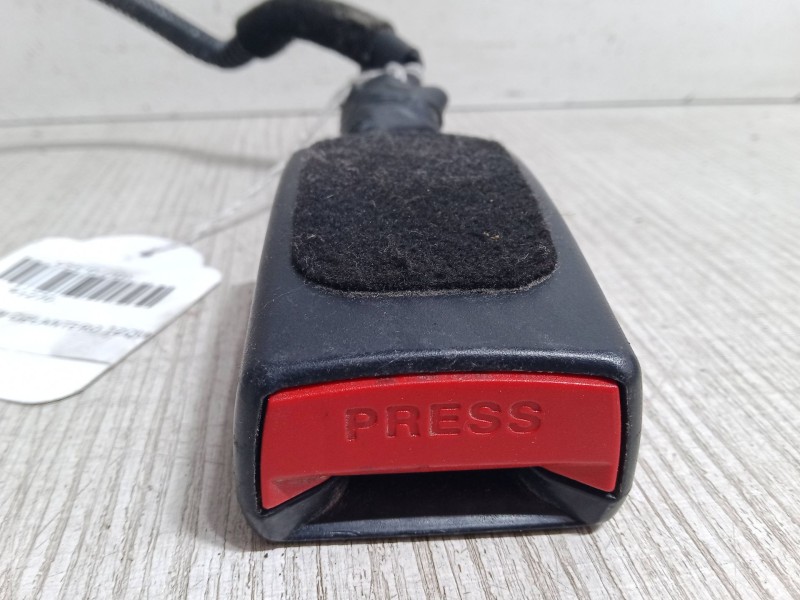 Recambio de anclaje cinturon delantero izquierdo para kia cee´d (jd) 1.6 gt referencia OEM IAM   