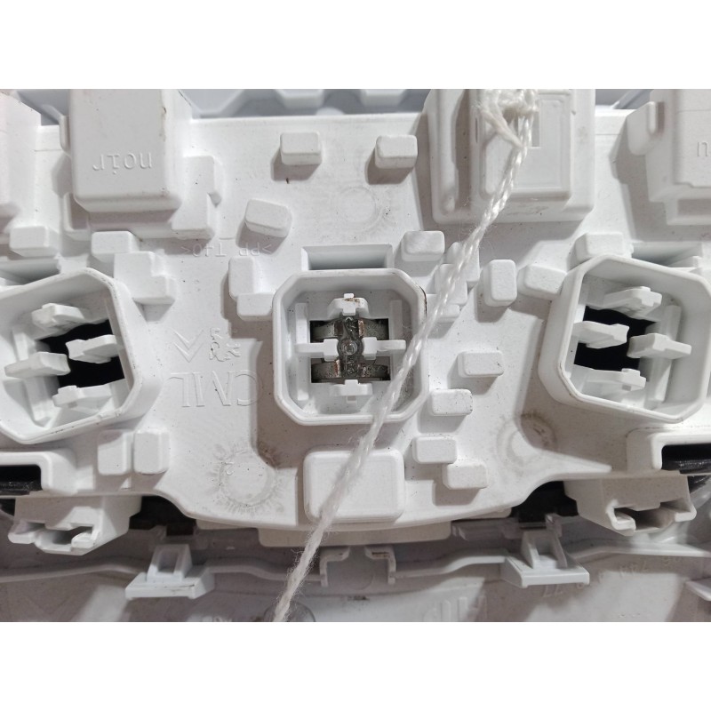 Recambio de luz interior delantera para peugeot 208 i (ca_, cc_) 1.2 vti 82 referencia OEM IAM   