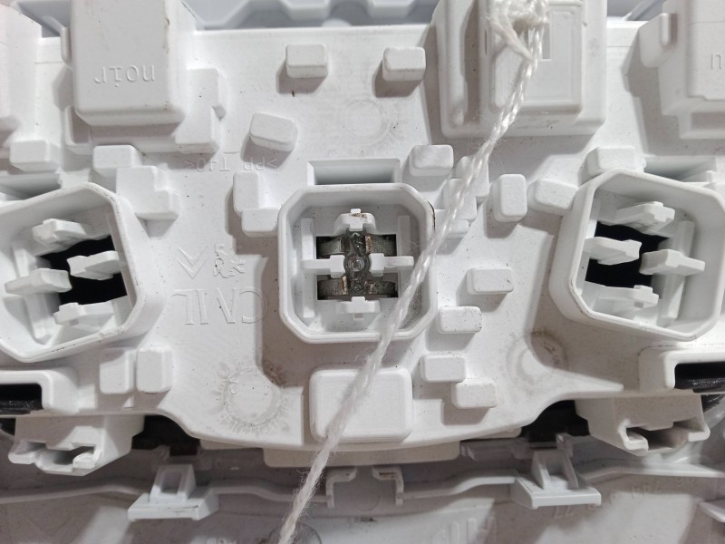 Recambio de luz interior delantera para peugeot 208 i (ca_, cc_) 1.2 vti 82 referencia OEM IAM   