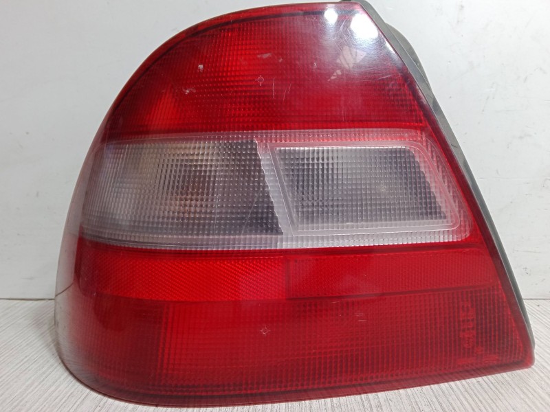 Recambio de piloto trasero izquierdo para honda civic vi fastback (ma, mb) 1.6 16v (mb4) referencia OEM IAM    Recambio de piloto trasero izquierdo para honda civic vi fastback (ma, mb) 1.6 16v (mb4) referencia OEM IAM