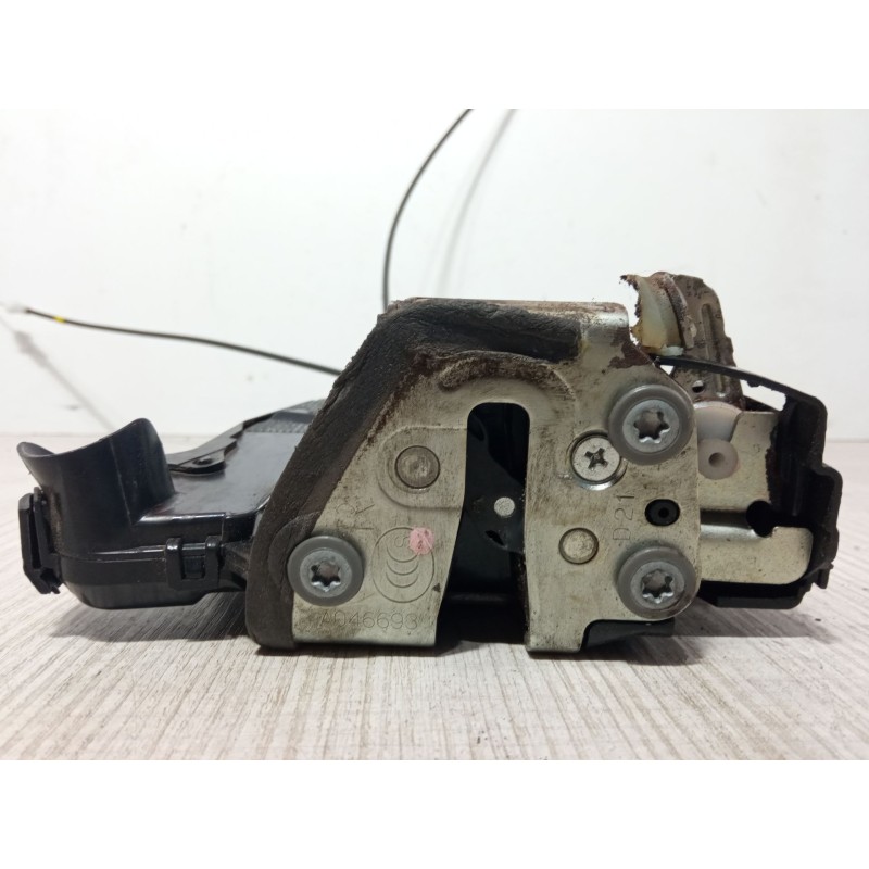 Recambio de cerradura puerta delantera derecha para toyota auris (_e15_) 1.4 d-4d (nde150_) referencia OEM IAM A046693  