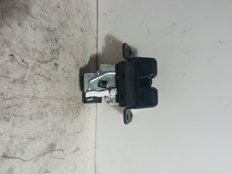 Recambio de cerradura maletero / porton para ssangyong tivoli 1.6 referencia OEM IAM   