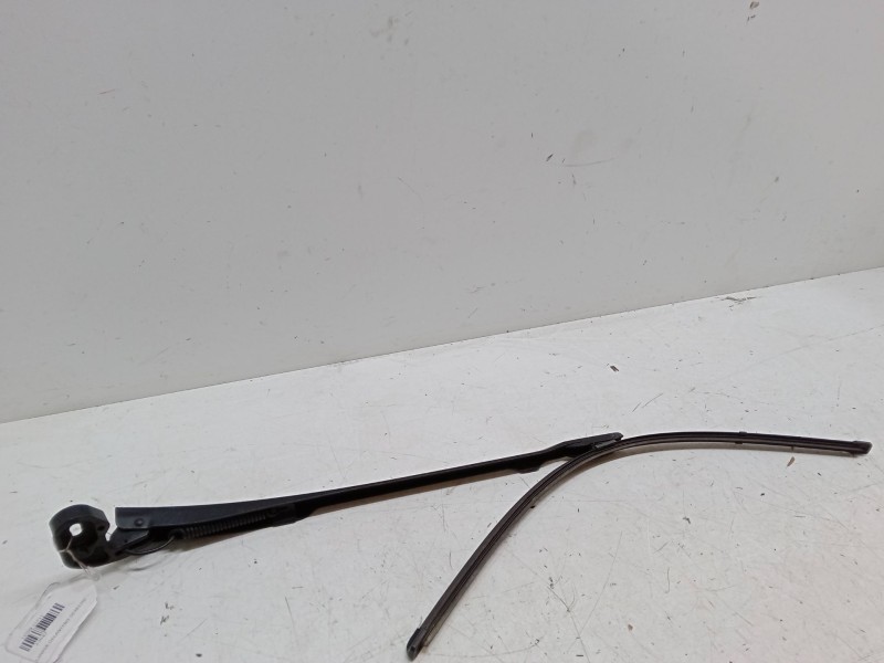 Recambio de brazo limpia delantero derecho para seat leon (1p1) 1.2 tsi referencia OEM IAM    Recambio de brazo limpia delantero derecho para seat leon (1p1) 1.2 tsi referencia OEM IAM