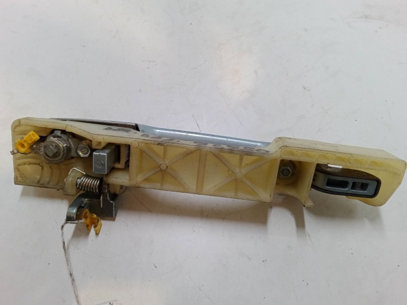 Recambio de maneta exterior puerta delantera derecha para hyundai accent iii sedán (mc) 1.5 crdi gls referencia OEM IAM    Recambio de maneta exterior puerta delantera derecha para hyundai accent iii sedán (mc) 1.5 crdi gls referencia OEM IAM