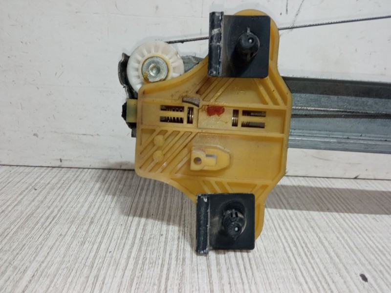 Recambio de elevalunas delantero izquierdo para renault clio iv (bh_) 1.2 16v referencia OEM IAM   