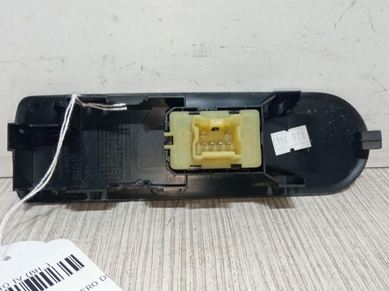 Recambio de mando elevalunas delantero derecho para renault clio iv (bh_) 1.2 16v referencia OEM IAM    Recambio de mando elevalunas delantero derecho para renault clio iv (bh_) 1.2 16v referencia OEM IAM