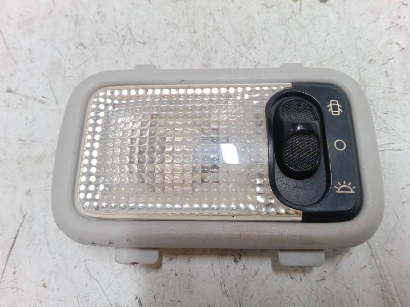 LUZ INTERIOR DELANTERA 
