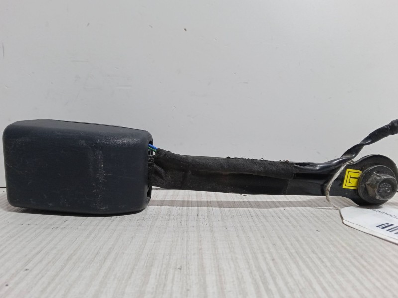 Recambio de anclaje cinturon delantero izquierdo para kia carens iv 1.6 gdi referencia OEM IAM   