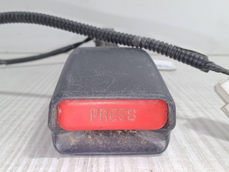 Recambio de anclaje cinturon delantero izquierdo para kia carens iv 1.6 gdi referencia OEM IAM   