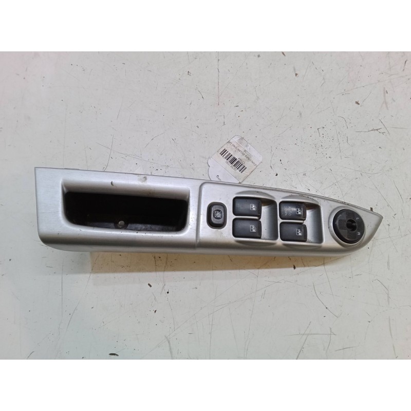 Recambio de mando elevalunas delantero izquierdo para hyundai getz (tb) 1.6 referencia OEM IAM 935701C010  