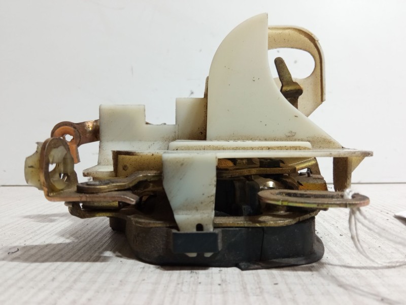 Recambio de cerradura puerta delantera derecha para opel corsa b (s93) 1.0 i 12v (f08, f68, m68) referencia OEM IAM 90452374  