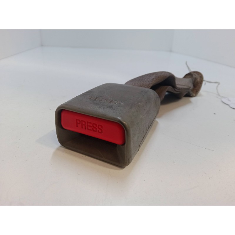 Recambio de anclaje cinturon delantero central para nissan cabstar (f24m, f24w) 35.15 dci, 45.15 dci 3.0 (f24m) referencia OEM I