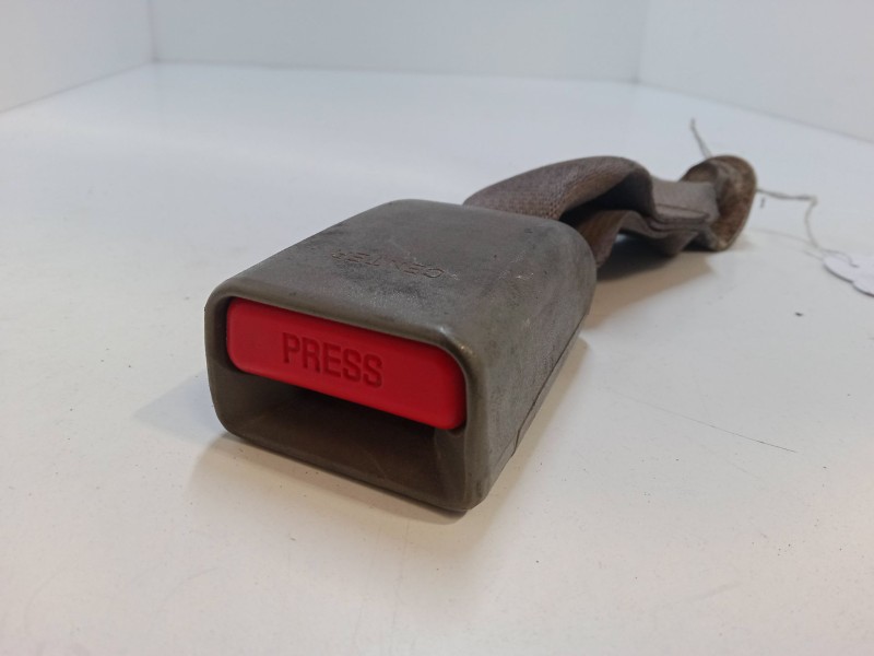 Recambio de anclaje cinturon delantero central para nissan cabstar (f24m, f24w) 35.15 dci, 45.15 dci 3.0 (f24m) referencia OEM I