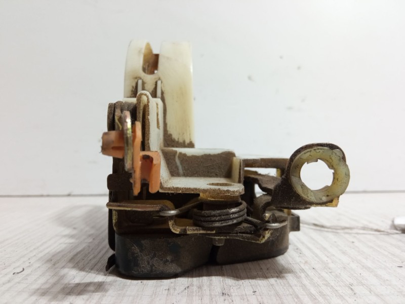 Recambio de cerradura puerta delantera derecha para opel corsa b (s93) 1.0 i 12v (f08, f68, m68) referencia OEM IAM 90452374  