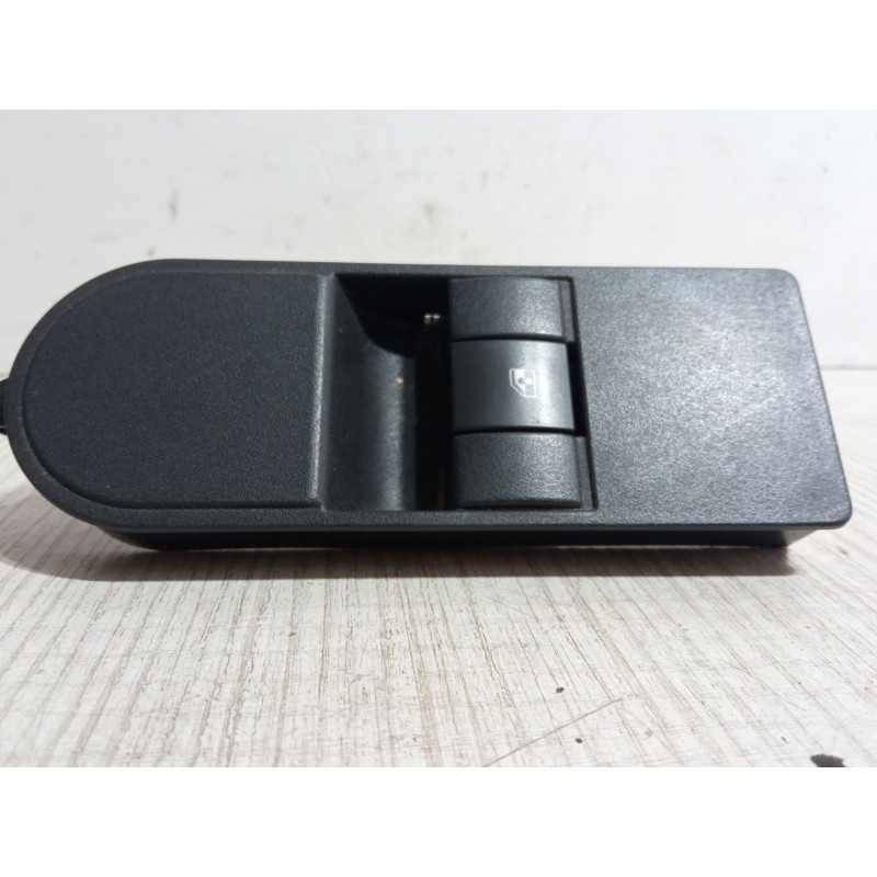 Recambio de mando elevalunas delantero derecho para opel zafira / zafira family b (a05) 1.6 (m75) referencia OEM IAM 13228709  