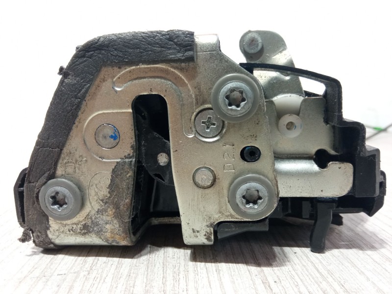 Recambio de cerradura puerta trasera derecha para toyota auris (_e15_) 1.4 d-4d (nde150_) referencia OEM IAM   