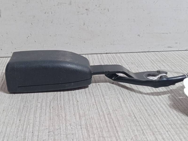 ANCLAJE CINTURON DELANTERO DERECHO 