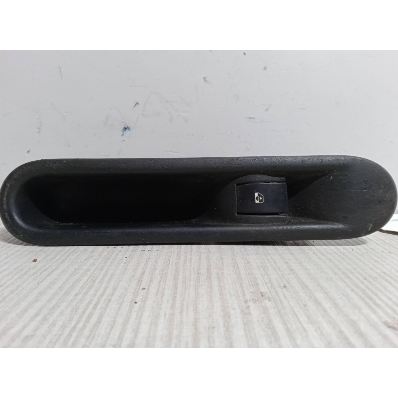 Recambio de mando elevalunas trasero derecho para renault espace iv (jk0/1_) 1.9 dci (jk0u, jk0g) referencia OEM IAM   