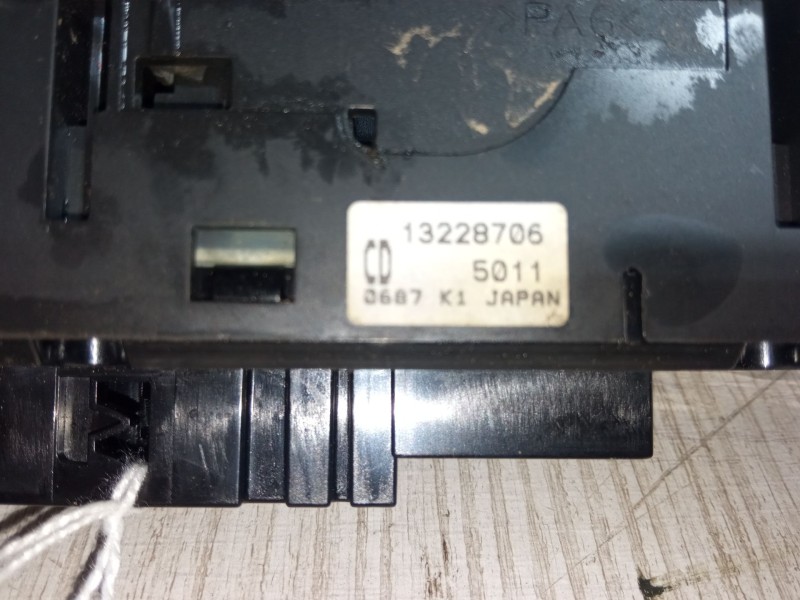 Recambio de mando elevalunas delantero izquierdo para opel zafira / zafira family b (a05) 1.6 (m75) referencia OEM IAM 13228706 