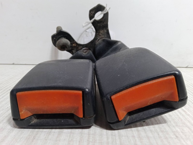 Recambio de anclaje cinturon trasero central para ford fusion (ju_) 1.4 tdci referencia OEM IAM    Recambio de anclaje cinturon trasero central para ford fusion (ju_) 1.4 tdci referencia OEM IAM