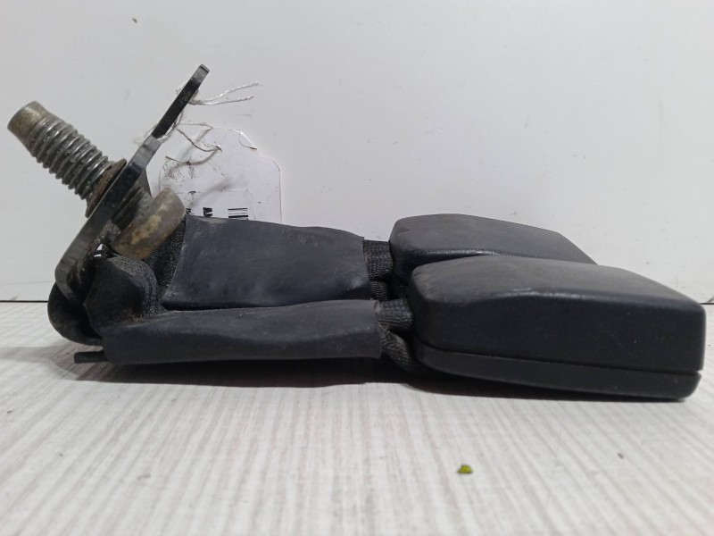 Recambio de anclaje cinturon trasero central para ford fusion (ju_) 1.4 tdci referencia OEM IAM    Recambio de anclaje cinturon trasero central para ford fusion (ju_) 1.4 tdci referencia OEM IAM