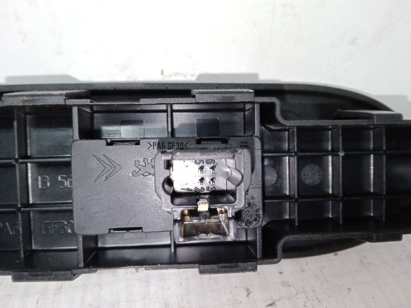 Recambio de mando elevalunas delantero derecho para peugeot 307 sw (3h) 2.0 hdi 135 referencia OEM IAM 96351625XT  
