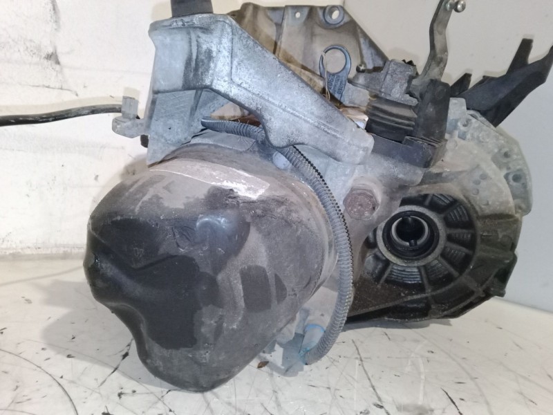 Recambio de caja de cambios manual 5 velocidades para renault clio iii (br0/1, cr0/1) 1.4 16v referencia OEM IAM 820016668  